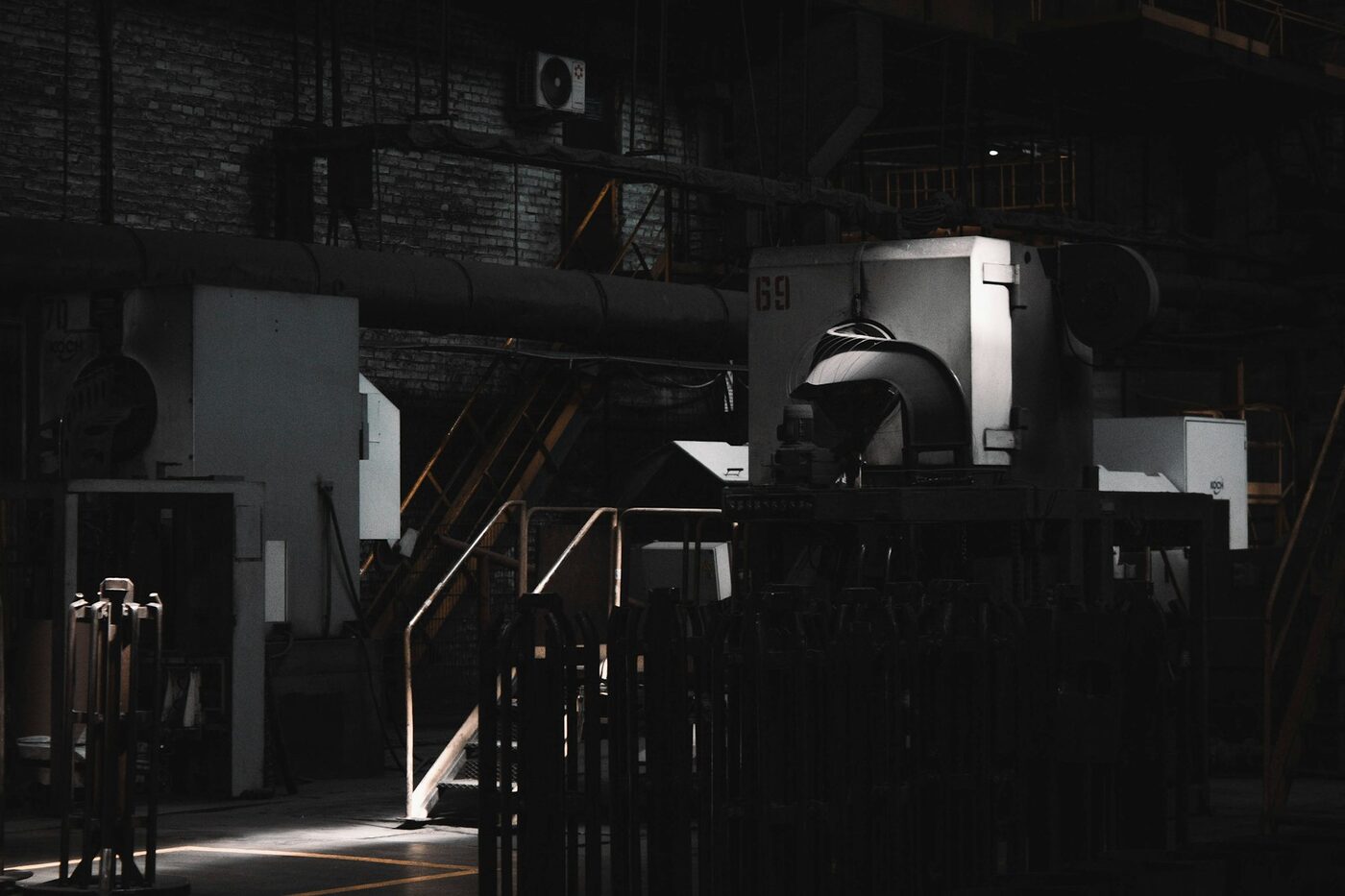 Technische Anlage in einer Industriehalle